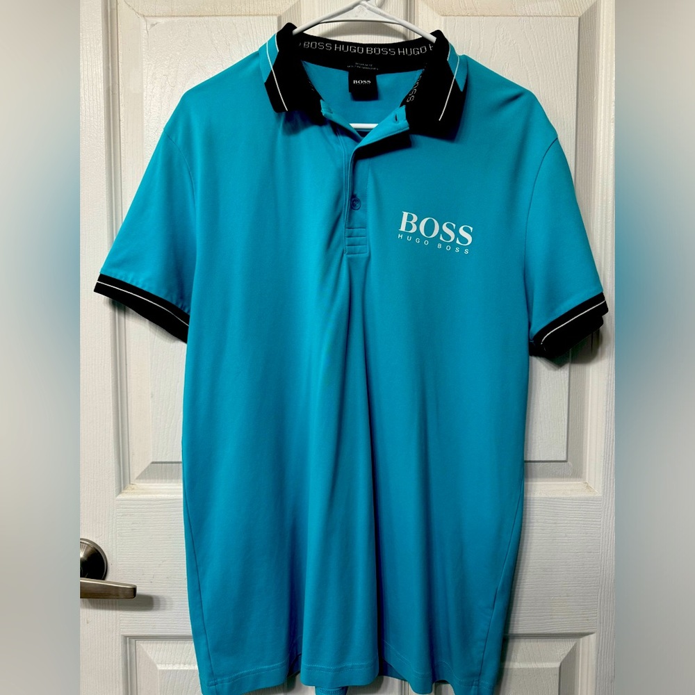 Beautiful Hugo Boss polo!! Size medium.